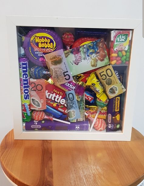 18th Birthday Punch Board Gift Ideas, Shadow Box Birthday Ideas, Shadow Box Ideas Birthday, Shadow Box Gift Ideas, 18th Birthday Cash Gift Ideas, Showdow Box Idea, 18th Birthday Candy Poster Ideas, Money Gifts For Teenagers Christmas, Chrismas Diy