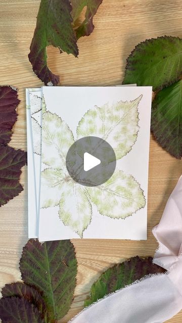 Art And Craft Greeting Cards Ideas, Art With Leaves, Hammered Flowers, Card Making Ideas, Creative Diy Gifts, Leaf Cards, Make Your Own Card, Easter Decorations Christian, Easter Decorations Outdoor