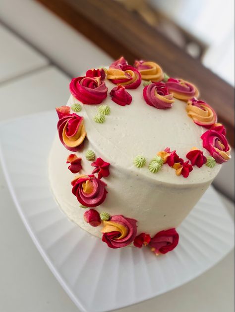 Color burst of vivid pink and yellow iced roses on the white cake Red And Yellow Cake Design, White Cake Yellow Flowers, White Cake With Bright Flowers, White Cake Red Roses, Yellow Ombre Rosette Cake, Iced Cake, Color Burst, Ice Cake, Red Cake