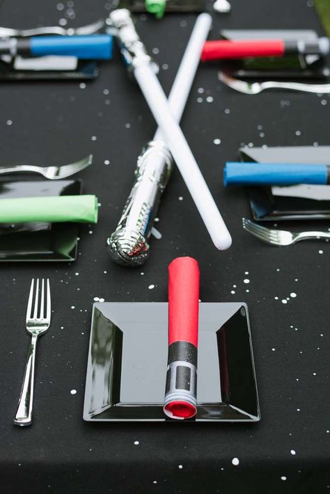 Star table cloth, black plates, colored napkins, light saber centerpiece Star Wars Table, Star Wars Party Decorations, Star Wars Birthday Party Ideas, Star Wars Themed Birthday Party, Star Wars Baby Shower, Star Wars Decor, Star Wars Cake, Star Wars Birthday Party, Star Wars Wedding