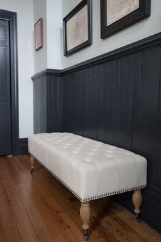 Lambriseringen Gang, Bedroom Wainscoting, Wainscoting Staircase, Wainscoting Living Room, Wainscoting Height, Picture Frame Wainscoting, Black Wainscoting, Wainscoting Hallway, Wainscoting Stairs