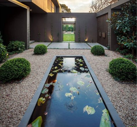 koi pond for the entry courtyard Ruang Tamu Outdoor, Design Per Patio, Garden Pond Design, Outdoor Water Feature, Ikan Koi, Modern Garden Design, Pond Design, Garden Pond, Ponds Backyard