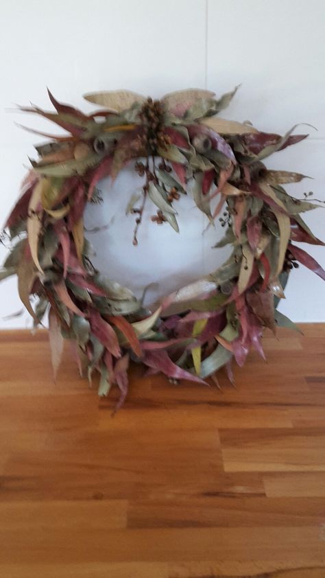 Gum Leaf Wreath, Gumnut Christmas Decorations, Gumnut Craft, Botanical Christmas, Christmas Bakery, Gum Leaves, Australian Christmas, Christmas Bunting, Xmas Deco