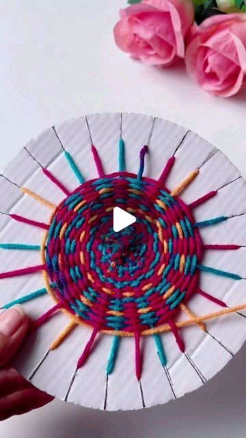 Child Crafts Ideas For Kids, Easy Yarn Crafts For Kids, Yarn Ideas Diy, New Craft Ideas For 2024, Weaving With Kids, 4h Project Ideas, Homemade Craft Ideas, Kids Weaving Projects, Elderly Activities Crafts