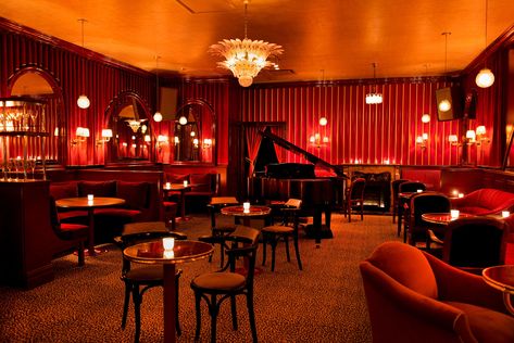 Bemelmans Bar, The Edge Nyc, Fancy Glassware, Downtown Nyc, Whiskey Distillery, Nyc Bars, Lobby Bar, Piano Bar, Temple Bar