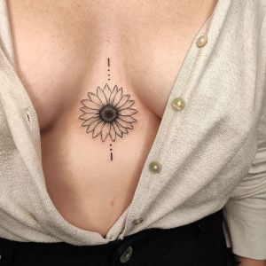 60+ Best Daisy Tattoo Ideas & All You Must Know About Them - InkMatch Daisy Chest Tattoo, Matching Daisy Tattoos, Hips Tattoo Women Side, Daisy Tattoo Ideas, Daisy Tattoo Meaning, Daisy Tattoos, Daisy Tattoo Designs, Maching Tattoos, Daisy Tattoo