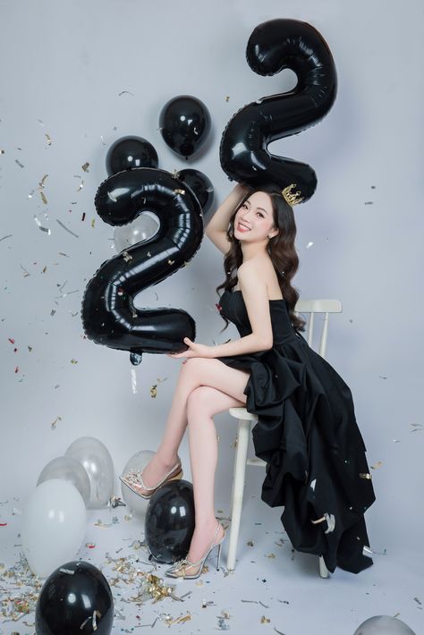 Birthday Shoot Theme, Birthday Poses With Balloons, Birthday Photoshoot In Studio, Birthday Balloon Photoshoot, Marriage Contract Aesthetic, Birthday Shoot Poses, Birthday Photoshoot Themes, Photoshoot Concepts Studio, 21st Birthday Photoshoot Ideas