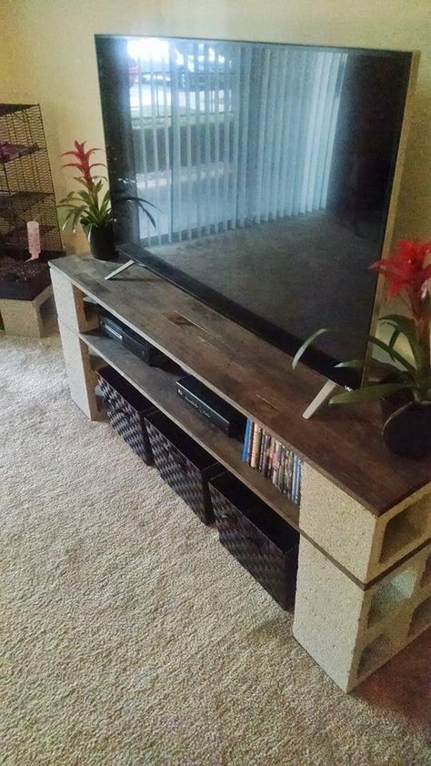 Wooden Crates Tv Stand, Homemade Tv Stand, Diy Tv Stand Ideas, Weekend Home Projects, Crate Tv Stand, Tv Stand Ideas, Cinder Block Furniture, Industrial Tv Stand, Pallet House