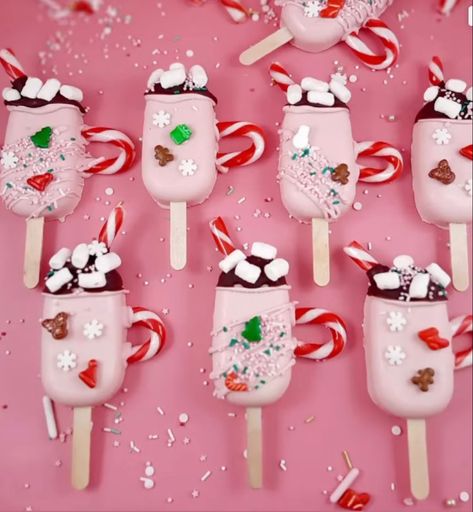 Pink Christmas Cake Pops, Grinch Cakesicles, Holiday Cakesicles, Christmas Cakecicles, Cake Cycles, Hot Chocolate In A Jar Recipe, Cake Sickles, Christmas Cakesicles, Cake Sicles