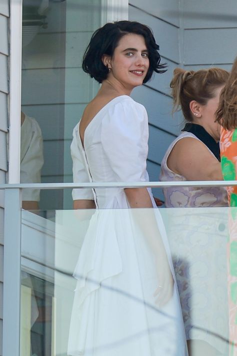 Bride With A Bob, Margaret Qualley Hair, Margaret Qualley Wedding, Bob Hair Wedding, Margaret Qualley Short Hair, Bridal Bob, Wedding Bob, Taylor Swift Bob, Style Themes