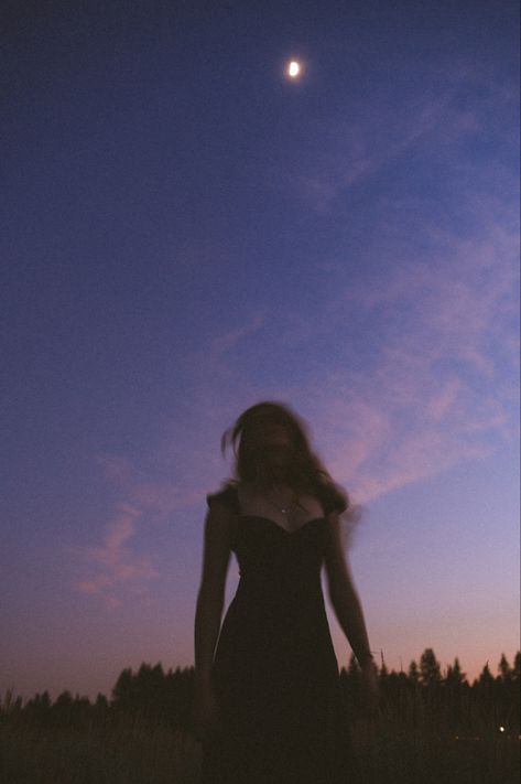 Night Sky Portrait Photography, Stars Aesthetic Night Skies Purple, Midnight Photoshoot Ideas, Outside Night Photoshoot, Moon Portrait Photography, Moody Asthetic Picture, Purple Dress Photoshoot, Mirror Aesthetic Photography, Moonlight Photoshoot