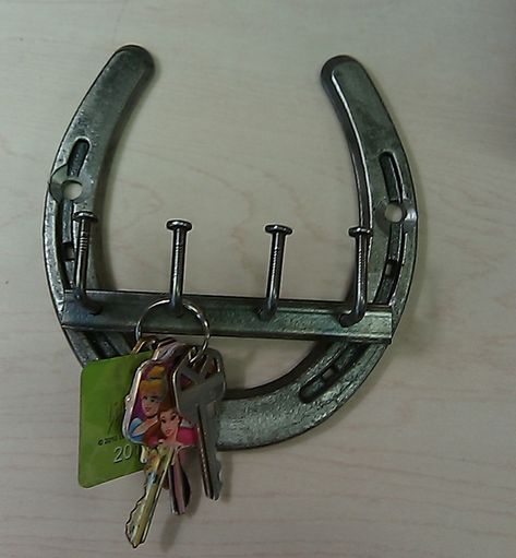 horseshoe crafts | think this would be neat but with horseshoe nails ... | Craft Ideas Key Racks, Welding Crafts, Horseshoe Projects, Western Crafts, Horseshoe Decor, Horseshoe Crafts, Welding Art Projects, Horse Crafts, Horseshoe Art