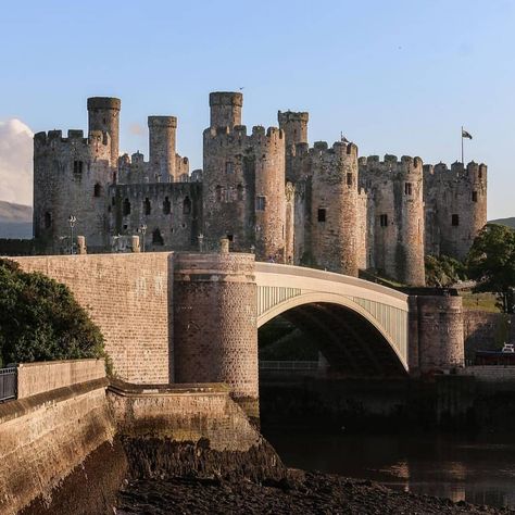 Conwy Castle, North Wales. Conwy Castle, Dream Architecture, Welsh Castles, Castles In Wales, Visit Wales, Beautiful Castles, North Wales, Royal Palace, Jolie Photo