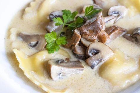 Ravioli with Mushrooms and Cream | Giangi's Kitchen Ravioli With Mushrooms, Pumpkin And Ginger Soup, Light Cream Sauce, Lobster Ravioli, Italian Dinner Party, Ravioli Recipe, Classic French Dishes, Italian Soup, Recipes Fish