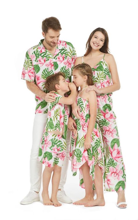 Vacation Matching Outfits, Beach Vacation Wardrobe, Beach Holiday Outfits, Mom And Son Outfits, Couple Vacation, Mens Beach Style, Full Mehndi Designs, Couples Vacation, Vacation Wardrobe