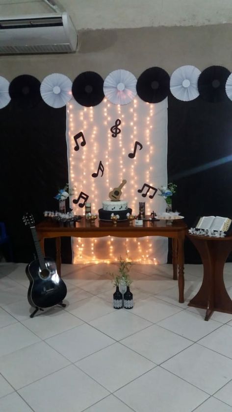 Music Theme Sweet 16, Blues Music Themed Party, Music Theme Decorations Ideas, Band Banquet Ideas, Music Table Decorations, Guitar Party, Music Party Decorations, Stall Decorations, Disco Theme Party