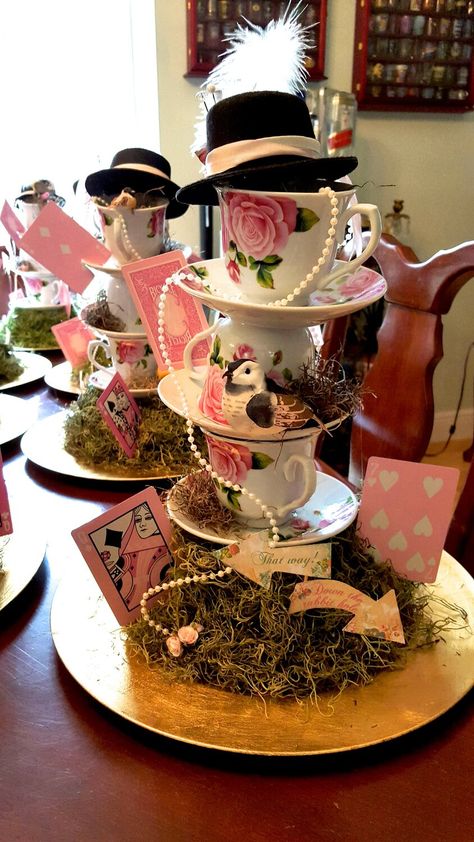 Alice IN Wonderland - Project Idea - Scrapbook.com Mad Hatter Tea Party Centerpiece Ideas, Alice In Wonderland Gala, Party Table Centerpieces Diy, Wonderland Centerpieces, Tea Party Centerpieces, Deco Disney, Alice In Wonderland Decorations, Alice In Wonderland Tea Party Birthday, Table Centerpieces Diy