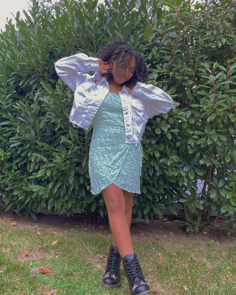 casual light green floral dress w/ white cropped denim jacket and doc martens :) Green Floral Dress, Cropped Denim Jacket, White Crop, Doc Martens, Cropped Denim, Floral Dress, Light Green, Casual Dress, Denim Jacket