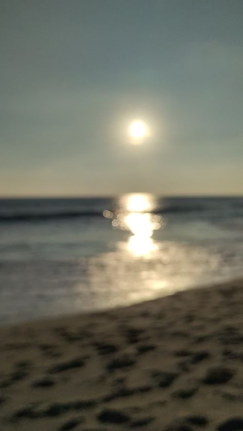 fondo de pantalla de la playa, arena y mar Blurry Beach Photos, Blurry Wallpaper Aesthetic, Blurry Aesthetic Photos, Blurry Wallpaper, Blurry Aesthetic, Blur Image Background, Blurry Background, Cute Home Screen Wallpaper, Cute Home Screens