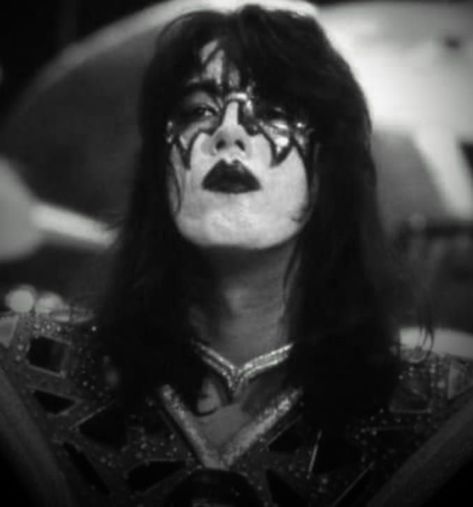 Ace Frehley Spaceman, Ace Frehley Aesthetic, I Heart Rockstars Pfp, Ace Frehley Rare, Ace Frehley No Makeup, Kiss Pfps Band, Kiss Band Pfp, Ace Frehley Unmasked, Ace Frehley 70s