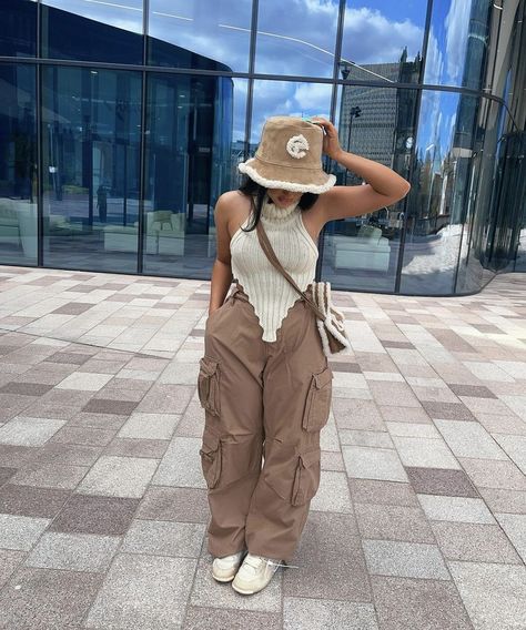 #cargos #cargo #pants #outfit #fit #ootd #outfitoftheday #outfitideas #outfitinspiration #outfitstyle #outfitideasforwomen #outfittrends Knitted Turtleneck, Turtleneck Outfit, Backless Crop Top, Flawless Beauty, Casual Streetwear, Dress Codes, Fashion Pants, Cargo Pants, Parachute Pants