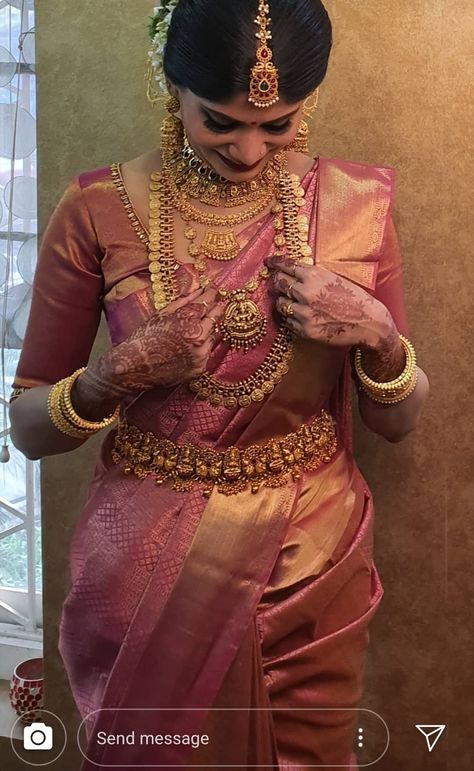 Engagement Makeup South Indian, Wedding Jewellery Collection For Bride South Indian, Peach Silk Saree With Contrast Blouse, Tamil Bride Traditional Saree, Kerala Bride Jewellery, Kerala Gold Jewellery, Kerala Wedding Saree, Indian Fits, South Indian Wedding Saree