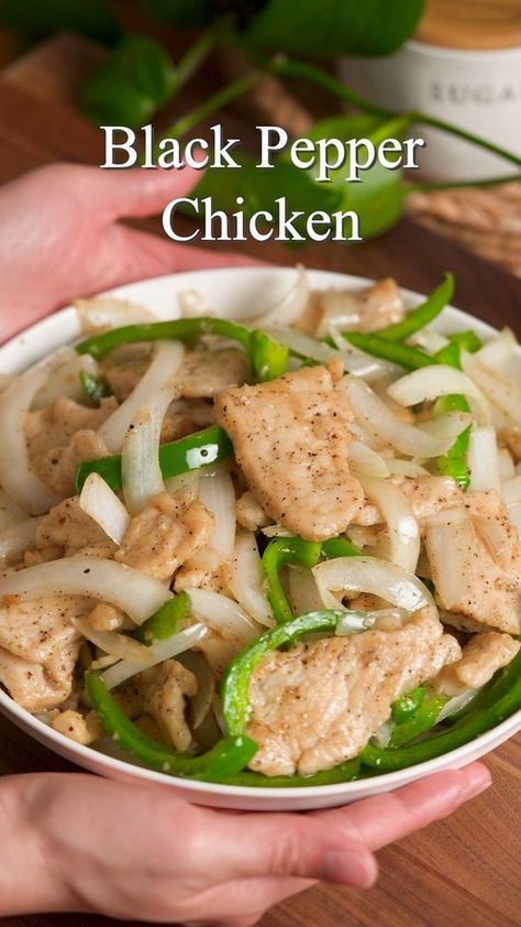 This black pepper chicken is made with slices of tender chicken breast, onions, and bell pepper. It's an easy stir fry that takes less than 30 minutes, and it is super flavorful and quite addictive! Black Pepper Chicken, Easy Stir Fry, Chinese Cooking Recipes, Indian Cooking Recipes, Pepper Chicken, Makanan Diet, Healthy Homemade Recipes, Chicken Stuffed Peppers, Recipes Crockpot