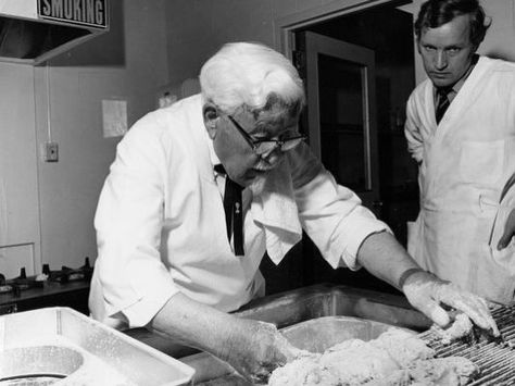 Kfc Colonel Sanders, Kfc Secret Recipe, Kfc Restaurant, Kfc Chicken Recipe, Kfc Recipe, Colonel Sanders, Kfc Chicken, Thanksgiving Pictures, Kentucky Fried