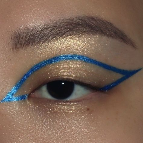 Blue Graphic Liner Makeup, Blue Liner Makeup, Blue Graphic Eyeliner, Blue Graphic Liner, Makeup Practice, Liner Makeup, Blue Liner, Queen Style, Graphic Makeup