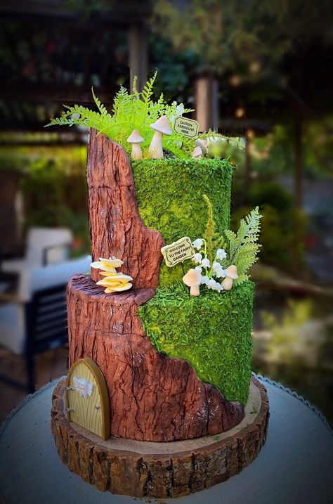 Nature Inspired Birthday Cake, Tree Of Life Cake, Nature Cake Design, Fairy Woodland Cake, Fantasy Cake Ideas, Enchanted Forest Birthday Cake, Tree Stump Cake Tutorial, Nature Theme Cake, Nature Themed Cake