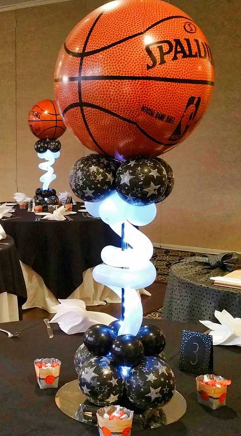 Basketball Balloon Centerpieces, Basketball Balloons, Basketball Centerpiece Ideas, Basketball Centerpieces, Balloon Centerpieces Diy, Basketball Bar Mitzvah, Basketball Themed Birthday Party, Team Dinner, Jordan Baby Shower