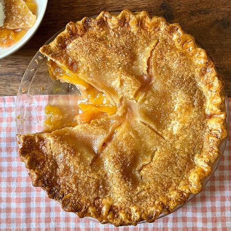 Easy Peach Pie, Store Bought Pie Crust, Breakfast Party Foods, Summer Pie, Icebox Pie, Peach Recipes, Refrigerated Pie Crust, Fruit Pie, Peach Pie