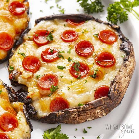 Gluten Free Super Bowl Snacks, Gluten Free Super Bowl, Portobello Recipes, Fried Mushroom Recipes, Portabella Mushrooms Recipes, Portobello Mushroom Pizza, Portobello Pizza, Mushroom Pizza Recipes, Lean Meat Recipes