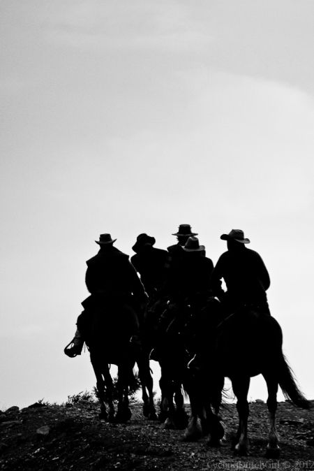 Cowboys headin' home Modern Cowboy Aesthetic, Cowboy Black And White, Electric Cowboy, Grunge Cowboy, Country Girl Aesthetic, Vampire Oc, Saloon Bar, Cowboys And Angels, Western Grunge