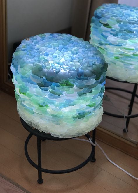 seaglass lamp Sea Glass Lamp Shade, Seaglass Lamp, Seaglass Table, Sea Glass Lamp, Ideas Con Piedras, Sea Glass Chandelier, Fairytale House, Sea Glass Crafts, Alternative Healing