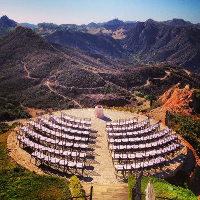 Outdoor Ceremony Seating, Malibu Rocky Oaks Wedding, Seating Arrangement Wedding, Malibu Rocky Oaks, Wedding Ceremony Seating, Ceremony Outdoor, Ceremony Chairs, Wedding Reception Locations, Seating Plan Wedding