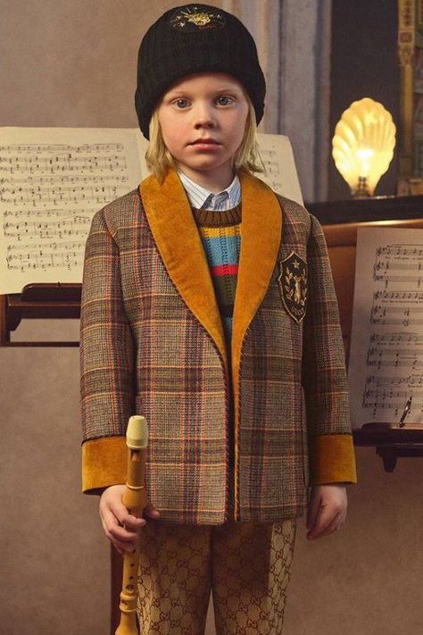 So Cute! Love this Gucci Boys Outfit for Fall Winter 2019. Classic Brown Check Boys Blazer Jacket. Inspired by the Gucci Men's Fashion Show at Milan Fashion Week. See more cool designer boys fashion. Shop The Look. #gucci #guccikids #celebrity #celebritykids #boysclothes Kids High Fashion, Celebrity Baby Fashion, Celebrity Mom, Boys Blazer, Vintage Kids Fashion, Kids Blazers, Vintage Baby Boys, Celebrity Baby, Outfit For Fall