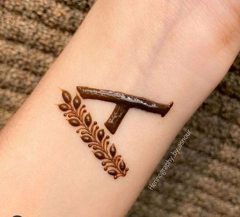 A Mehndi Design Letter, Mehedi Design Simple, Khafif Mehndi Designs, Short Mehndi Design, मेहंदी डिजाइन, Tato Henna, Mehndi Designs Bridal Hands, Mehndi Designs For Kids, Very Simple Mehndi Designs