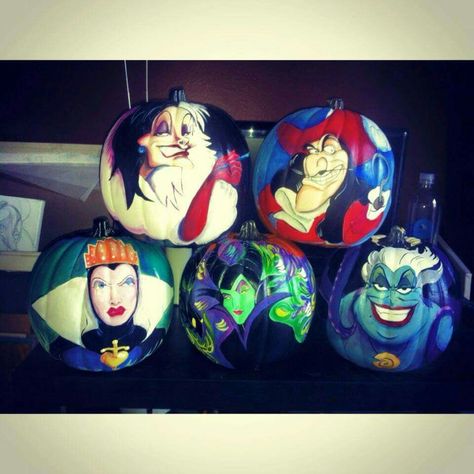 Disney Villains Halloween Pumpkins Disney Villain Pumpkin, Fancy Pumpkins, Disney Pumpkins, Disney Villains Halloween, Villains Halloween, Disney Pumpkin Painting, Disney Decorations, Pumkin Decoration, Pumpkin Decorating Contest