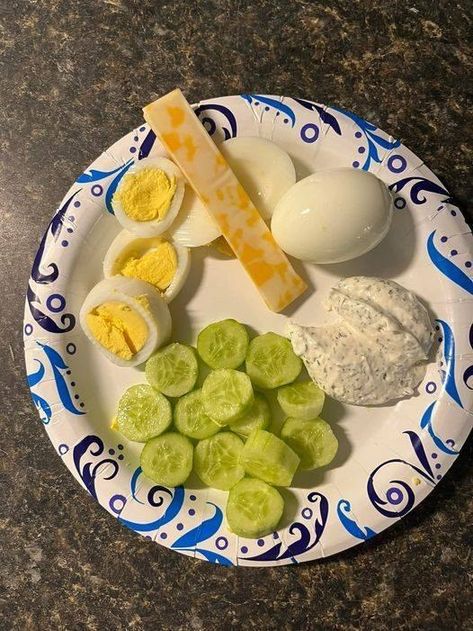 Weight Watchers Recipes ( Simple & Easy ) | 2 hard boiled eggs, Colby jack cheese, mini cucumber and dill dip. | Facebook Lunch Prep Ideas, Healthy Lunch Prep, Dill Dip Recipes, Lunch At School, Keto Food Ideas, Weight Watchers Plan, Dill Dip, Smart Points Recipes, Mini Cucumbers