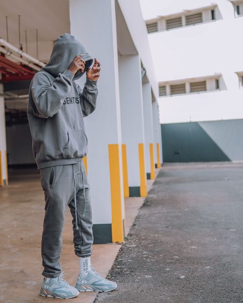 Essential Fear Of God Outfit, Essentials Hoodie Outfit Men, Fear Of God Outfit, Hoodie Outfit Men, Essentials Fear Of God, Black Men Street Fashion, Men Street Fashion, Street Style Outfits Men, Photography Poses For Men