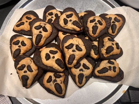 scream inspired ghostface cookies i made for movie night Ghostface Cookies, Movie Night, Scream, Food Ideas, Baking