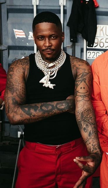 Yg Outfits, Rappers Tattoos, Yg Tattoos, Yg Wallpaper, Rapper Tattoos, Aesthetic Rappers, Yg 4hunnid, 4 Hunnid, Yg Rapper