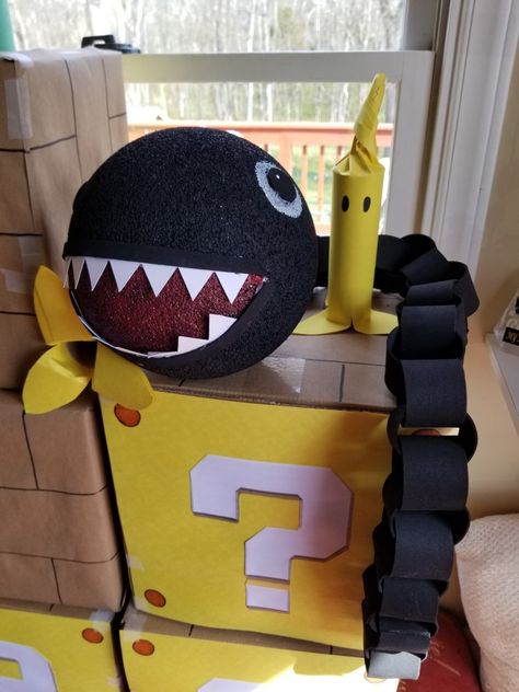 Super Mario chain Chomp Super Mario Crafts, Mario Chain Chomp, Bowser Party, Mario Kart Party, Luigi Mansion, Mario Bros Birthday Party Ideas, Chain Chomp, Mario Crafts, Mansion Party