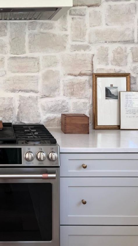 There's nothing quite like cooking in a stunning kitchen that features stone veneer accents. Follow the link to our Inspiration Gallery for more ideas. Backsplash Kitchen Stone, Stone Veneer Kitchen, Kitchen Stone Backsplash, Stone Veneer Backsplash, Horizon Stone, Veneer Kitchen, Kitchen Hood Ideas, Kitchen Stone, Kitchen Cabinets Doors