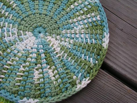 Ravelry: elshelbey's Tunisian circle potholder, with free instructions Afghan Stitch, Crochet Hot Pads, Tunisian Crochet Patterns, Tunisian Crochet Stitches, Easy Crochet Projects, Crochet Potholders, Crochet Circles, Crochet Kitchen, Crochet Dishcloths