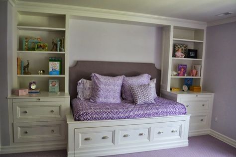 This child's bedroom got a major makeover with the addition of a built-in trundle bed, bookshelves and drawers. See the beautiful carpentry work by Monk's. Bedroom Storage Ideas, Murphy Bed Ikea, Modern Murphy Beds, Built In Bed, Unique Bedroom, Murphy Bed Plans, Built In Bookcase, Trundle Bed, Murphy Bed