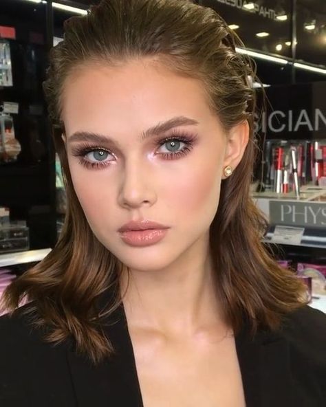 The 4 Best Makeup Looks For Fall That You Should Try This Year Makeup Without Eye Makeup, Makeup For White Dress, Makeup At Home, Mekap Mata, Everyday Eye Makeup, Makeup 2017, Soft Makeup Looks, Hair Photography, Beauty Make-up