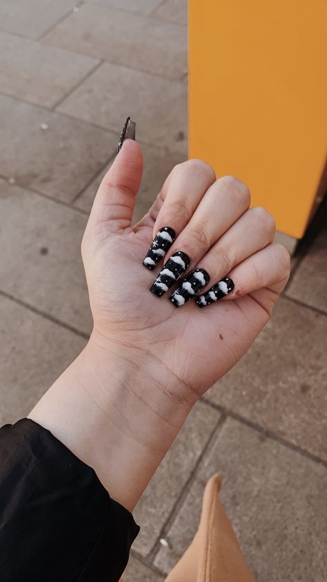 Black Cloud Nails, Acrylic Black Nails, Acrylic Nails Black, Nails With White, Clouds And Stars, Makeup Nails Art, Black Acrylic Nails, Grunge Nails, Nails Tumblr