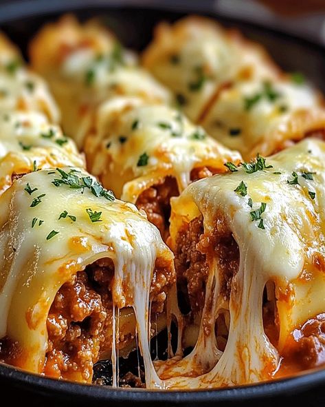 Cheesy Bolognese Roll-Ups – Easy and Delicious Dinner Recipe Meatball Lasagna Roll Ups, Lasagna Roll Ups Easy, Lasagna Rolls Recipe, Delish Dinners, Lasagna Roll Ups, Meat Lasagna, Lasagna Roll, Roll Ups Recipes, Lasagna Rollups